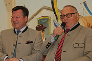 Bürgermeister Josef Schmid hatte ins Zelt von Wirtesprecher Toni Roiderer (re.) eingeladen (©Foto: Martin Schmitz)
